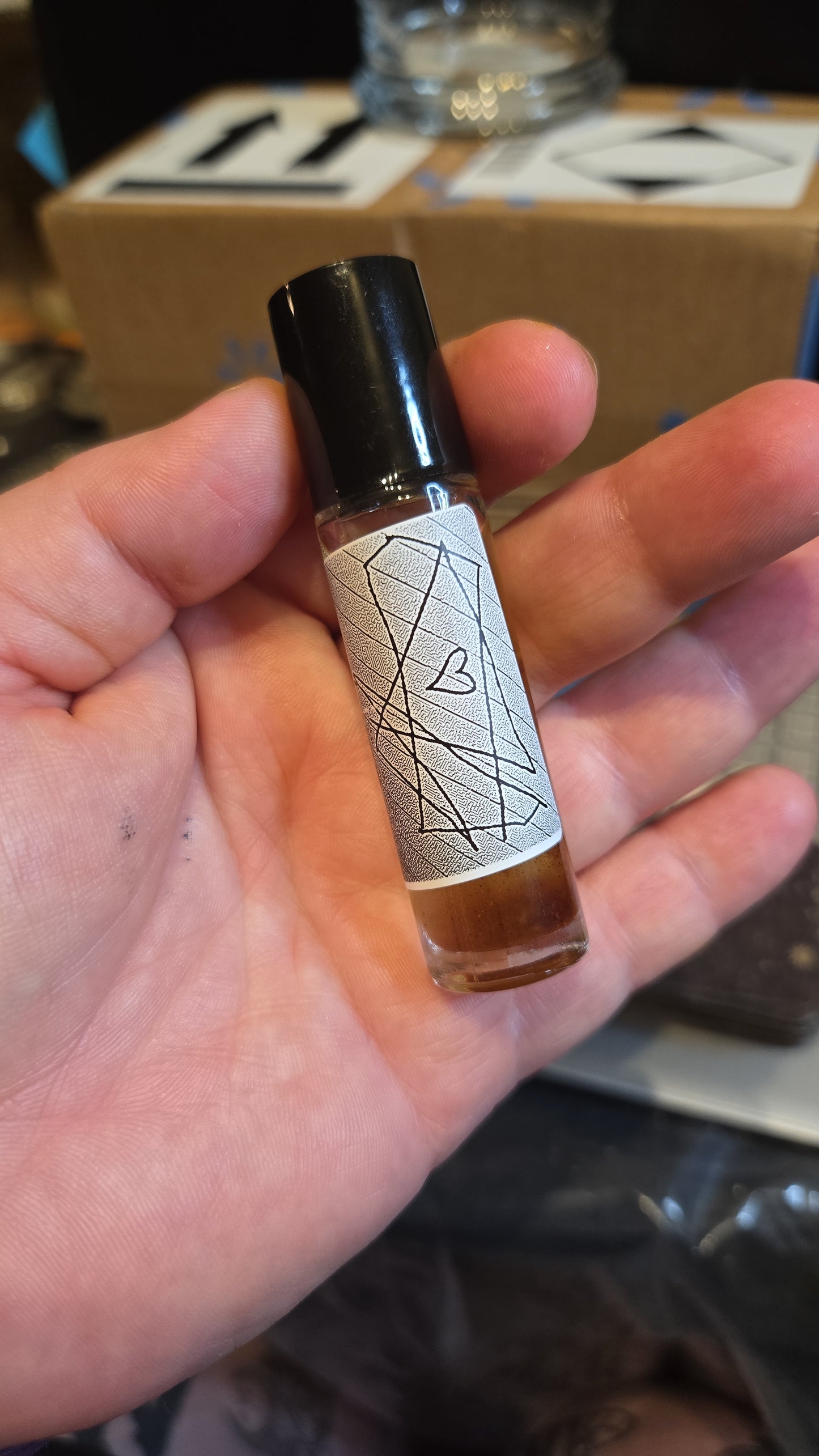 Glamour oil perfume