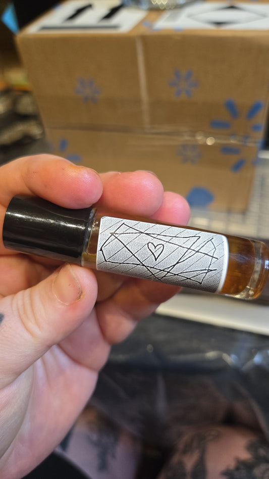 Glamour oil perfume